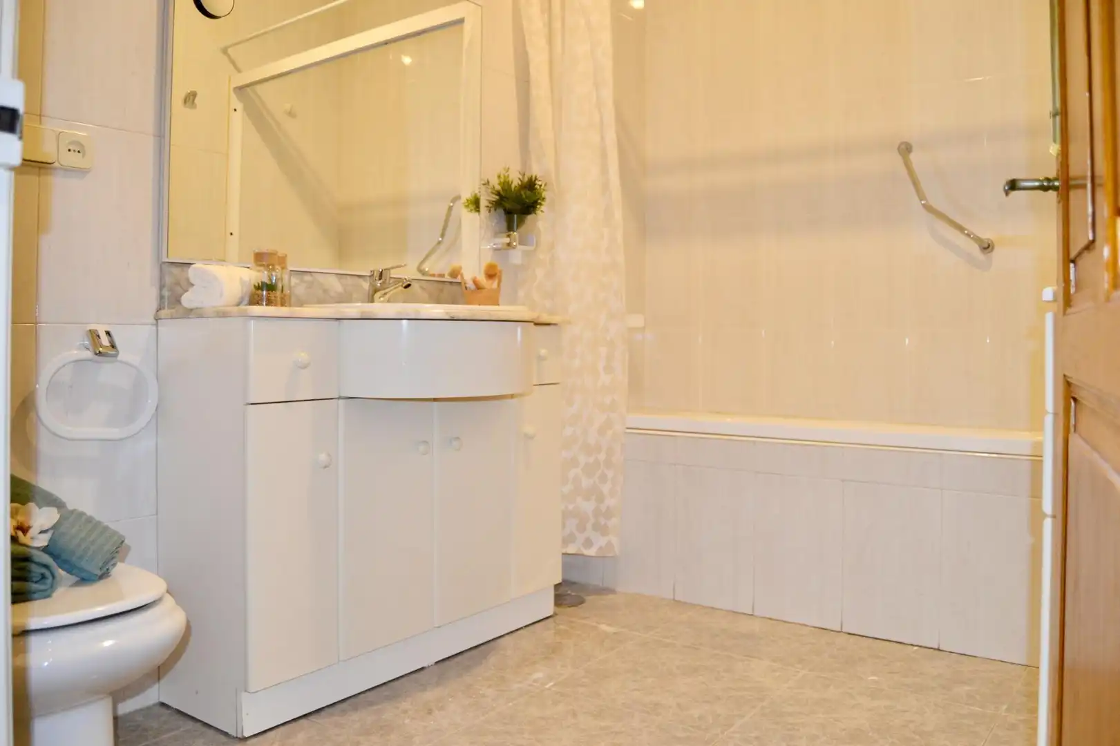 Bathroom of Flat for sale in  Pamplona / Iruña  with Heating, Storage room and Balcony