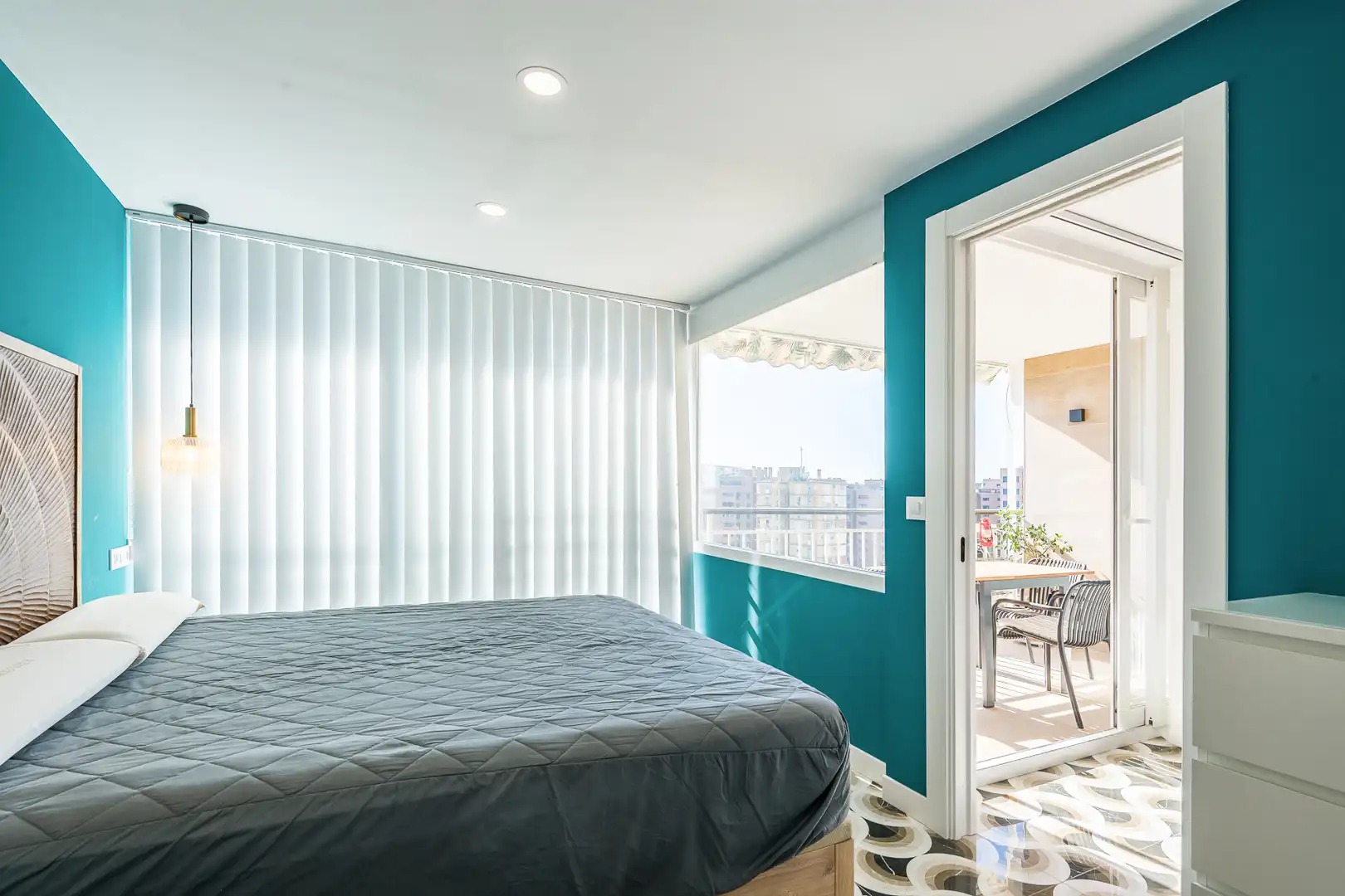 Habitación de Piso en venta en Alicante / Alacant con Aire acondicionado, Terraza y Amueblado