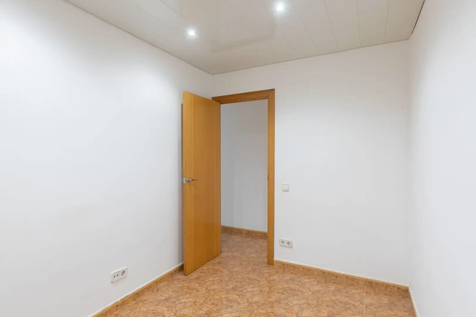 Flat for sale in Badalona  with Air Conditioner