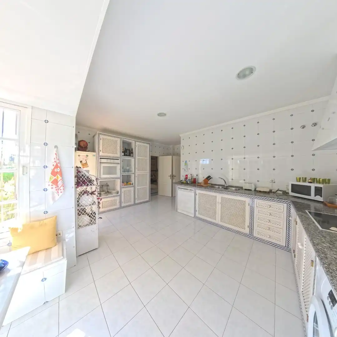 Cuina de Casa o xalet en venda en Chiclana de la Frontera amb Aire condicionat, Jardí privat i Traster