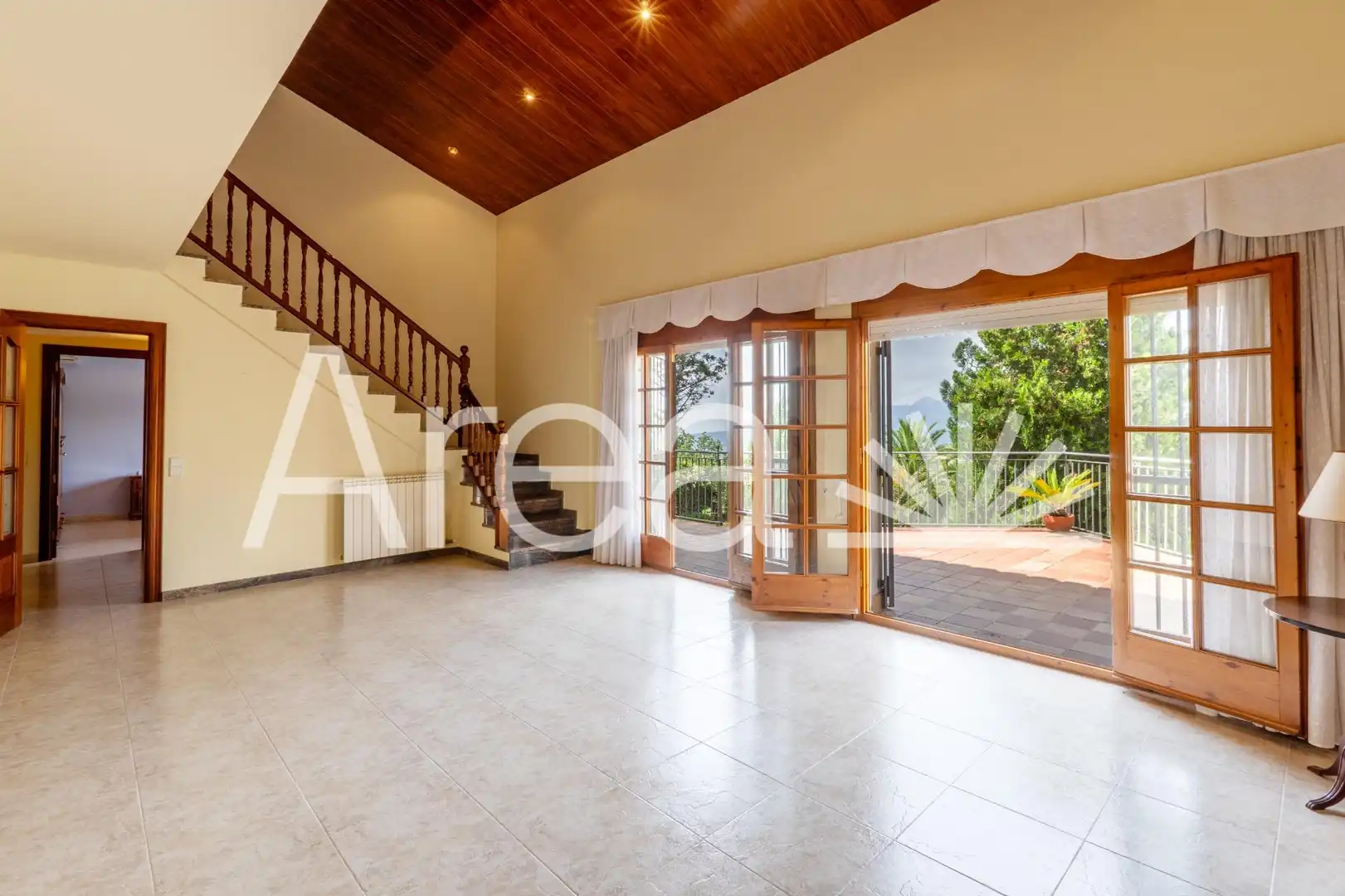 Sala de estar de Casa o chalet en venta en Mataró con Jardín privado, Terraza y Piscina
