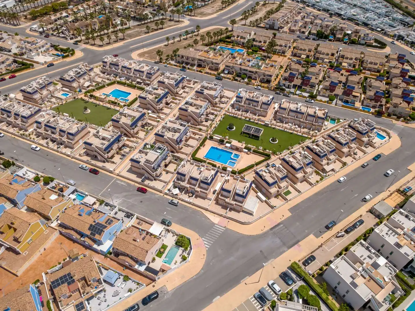 Vista exterior de Casa adosada en venta en Orihuela con Aire acondicionado, Calefacción y Terraza