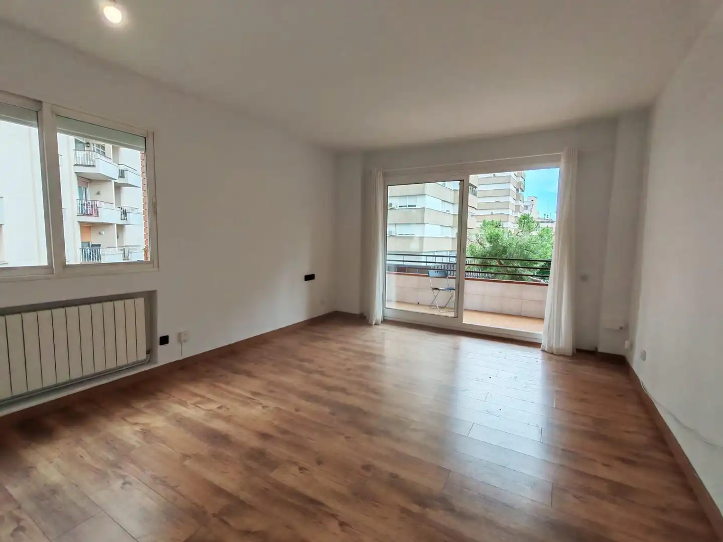 Sala de estar de Apartamento en venta en Barcelona con Calefacción, Parquet y Balcón