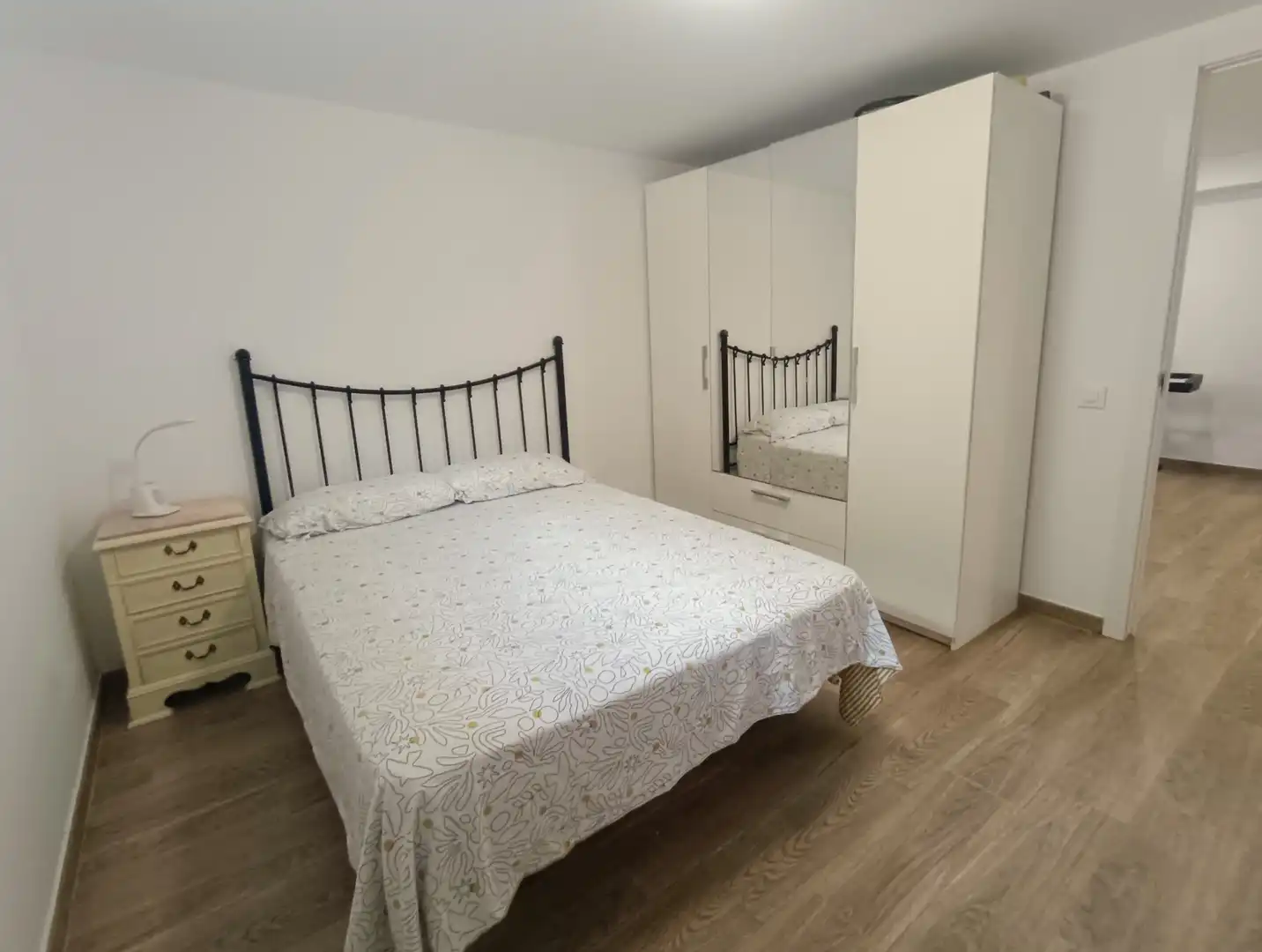 Dormitori de Apartament de lloguer en Villanueva de la Cañada amb Calefacció, Forn i Rentadora