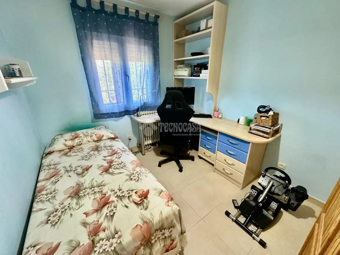Dormitori de Casa o xalet en venda en Pioz amb Aire condicionat