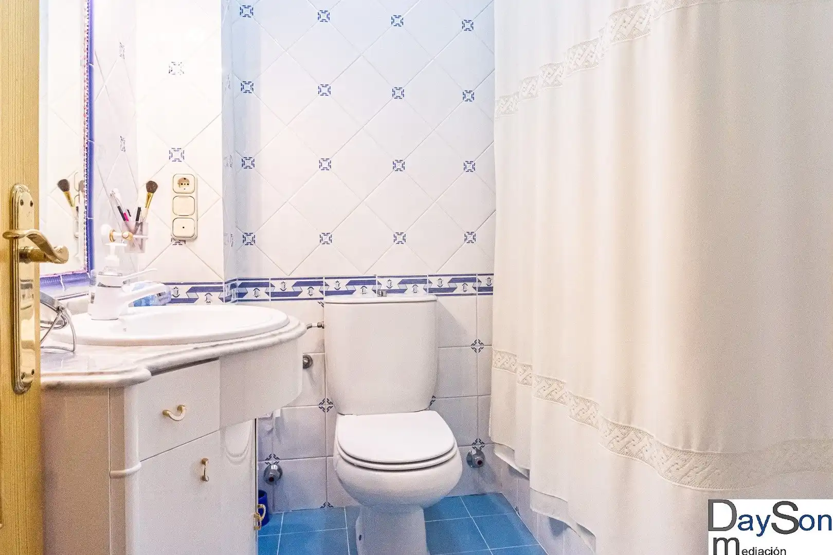 Baño de Piso en venta en Alcalá la Real con Calefacción, Horno y Microondas