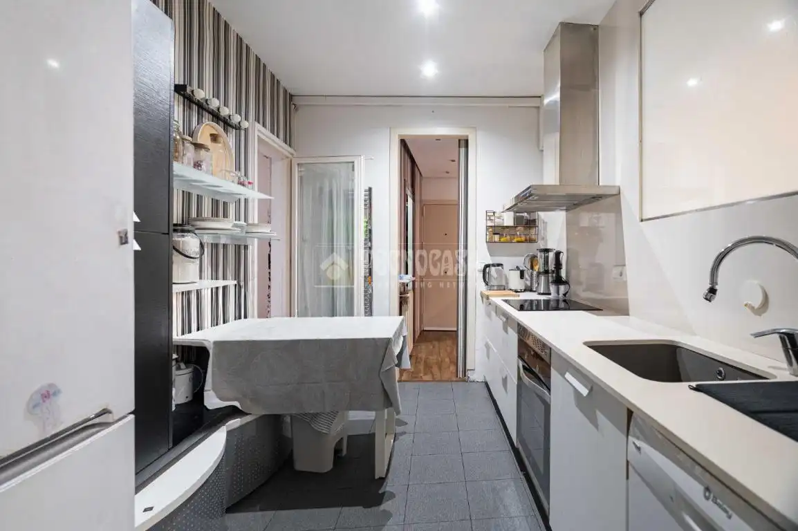 Cocina de Piso en venta en Sant Vicenç Dels Horts con Aire acondicionado, Calefacción y Terraza