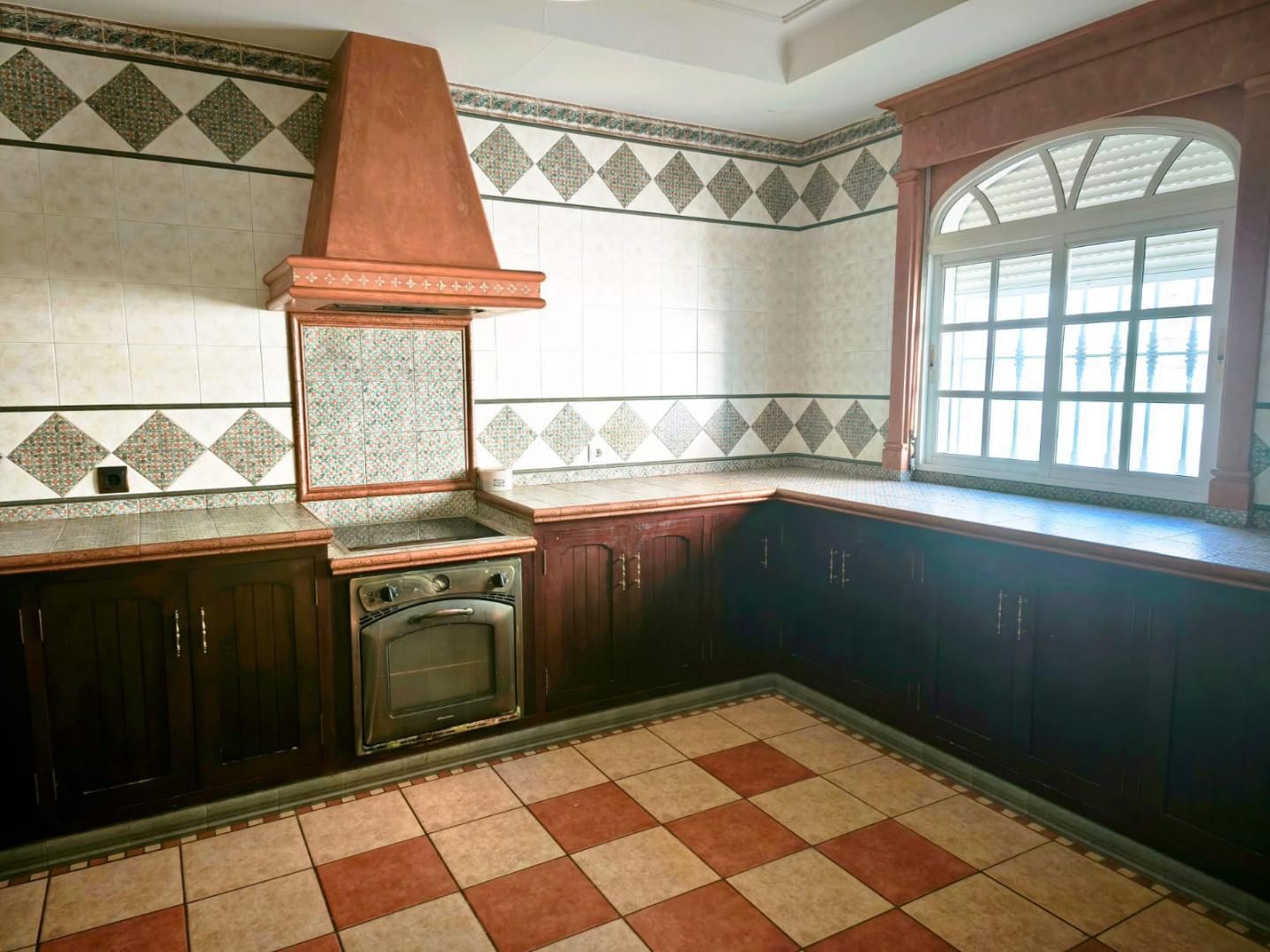 Cuina de Casa adosada en venda en Alcalá de Guadaira amb Terrassa i Traster