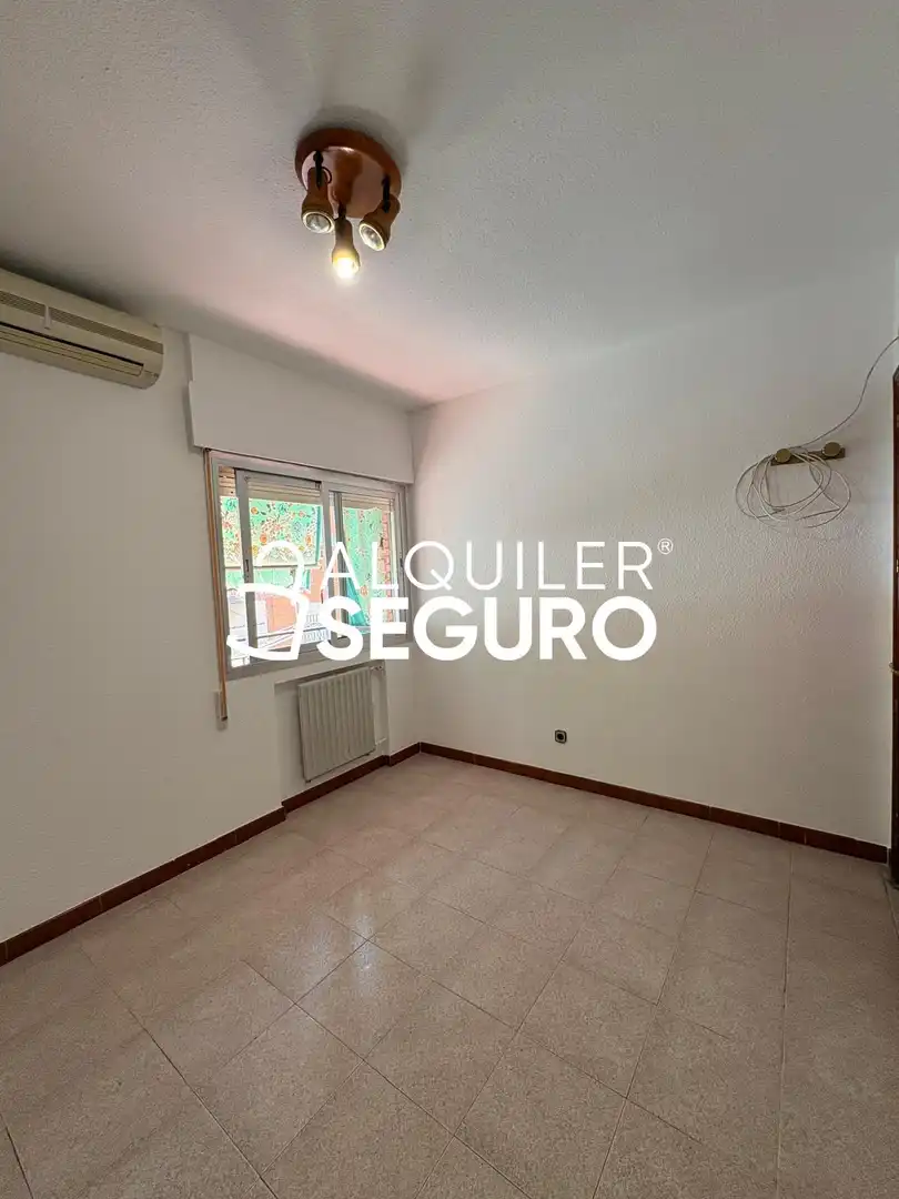 Bedroom of Flat for rent in Madrid  with Heating, Terrace and Furnished