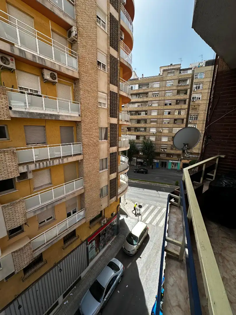 Vista exterior de Piso para compartir en Jaén con Amueblado y Balcón