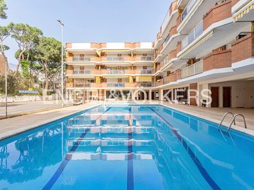 Pis amb balcó en venda a Gavà Mar