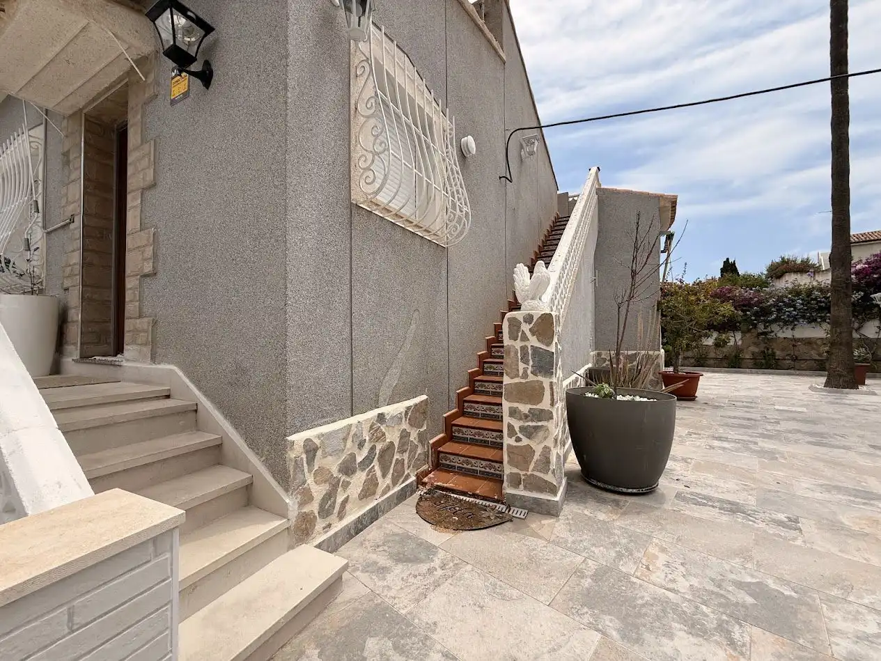 Terrassa de Casa o xalet en venda en El Campello amb Aire condicionat, Calefacció i Jardí privat