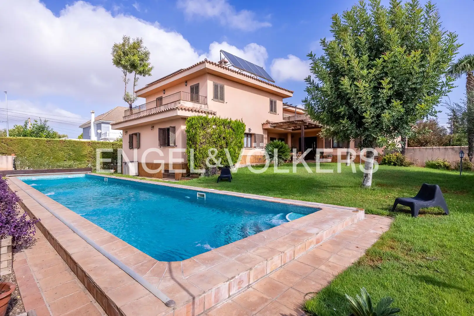 Casa amb terrassa en venda a Valencina de la Concepción
