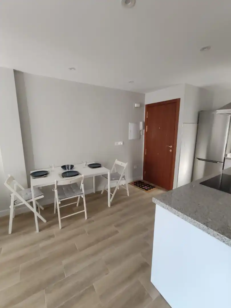 Comedor de Piso para compartir en Sevilla con Aire acondicionado, Amueblado y Horno