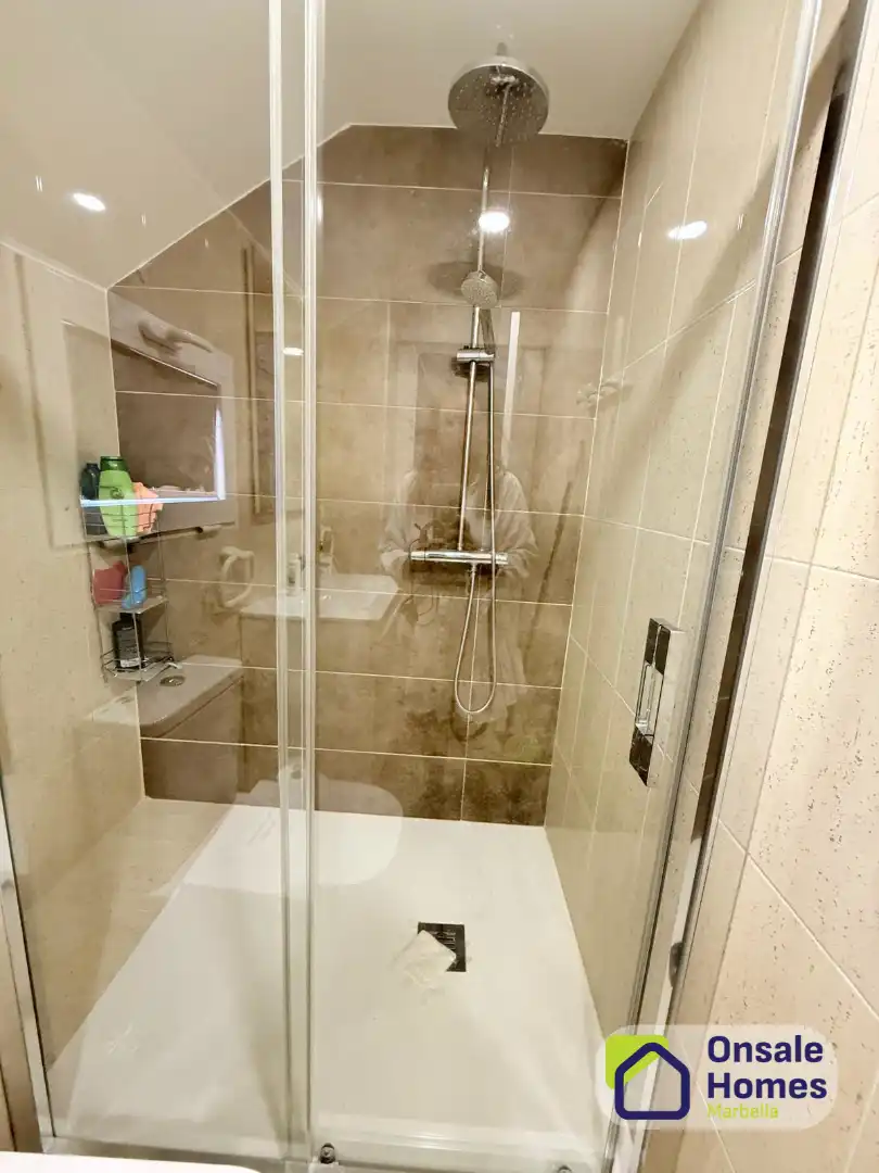 Baño de Casa adosada de alquiler con opción a compra en Marbella con Terraza, Amueblado y Piscina comunitaria