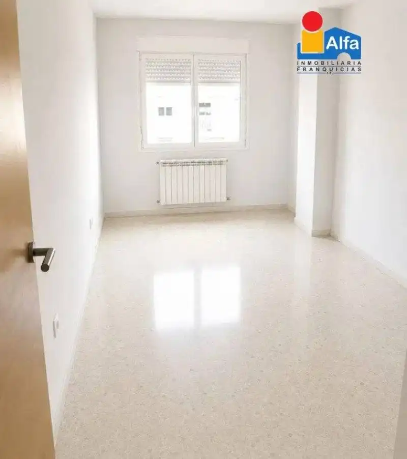 Habitación de Piso en venta en Cáceres con Aire acondicionado, Jardín privado y Terraza