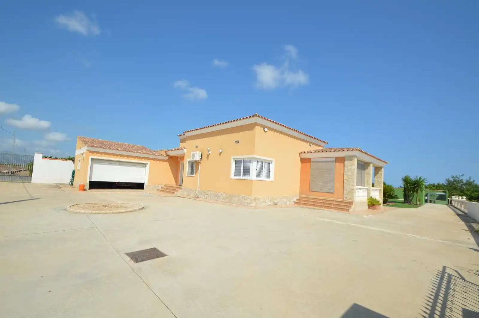 Vista exterior de Casa o chalet en venta en Vinaròs con Aire acondicionado, Jardín privado y Terraza