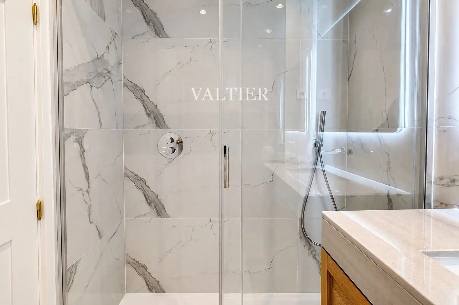 Bathroom of Flat for sale in Madrid  with Air Conditioner, Heating and Terrace