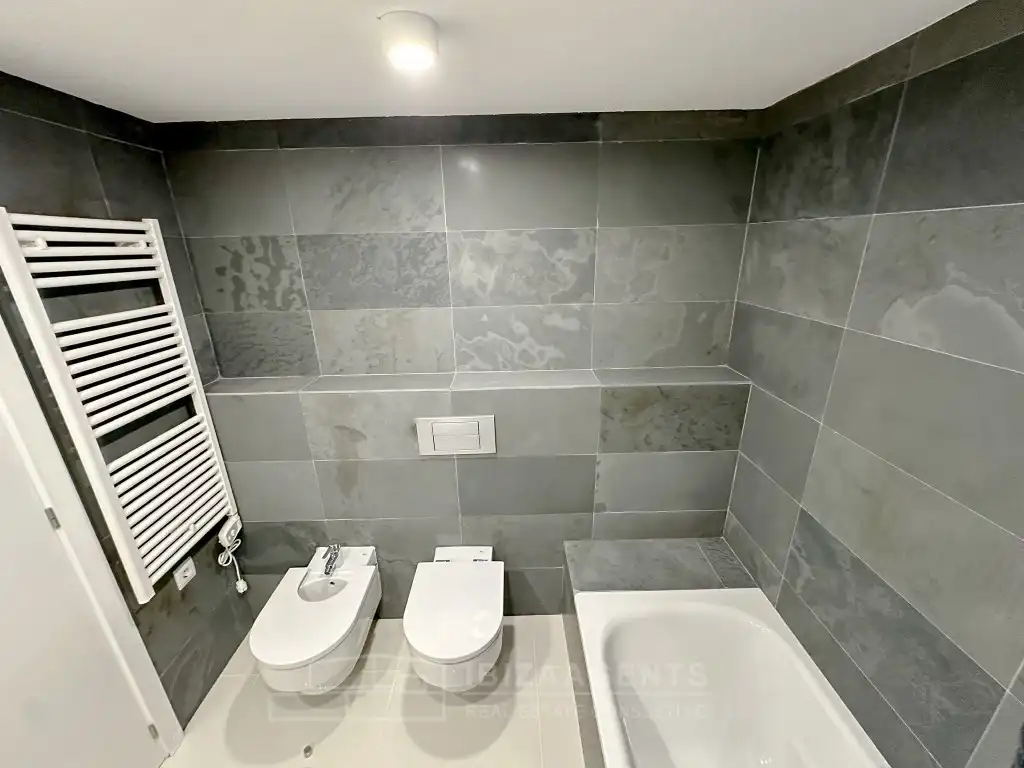 Baño de Dúplex en venta en Eivissa con Aire acondicionado