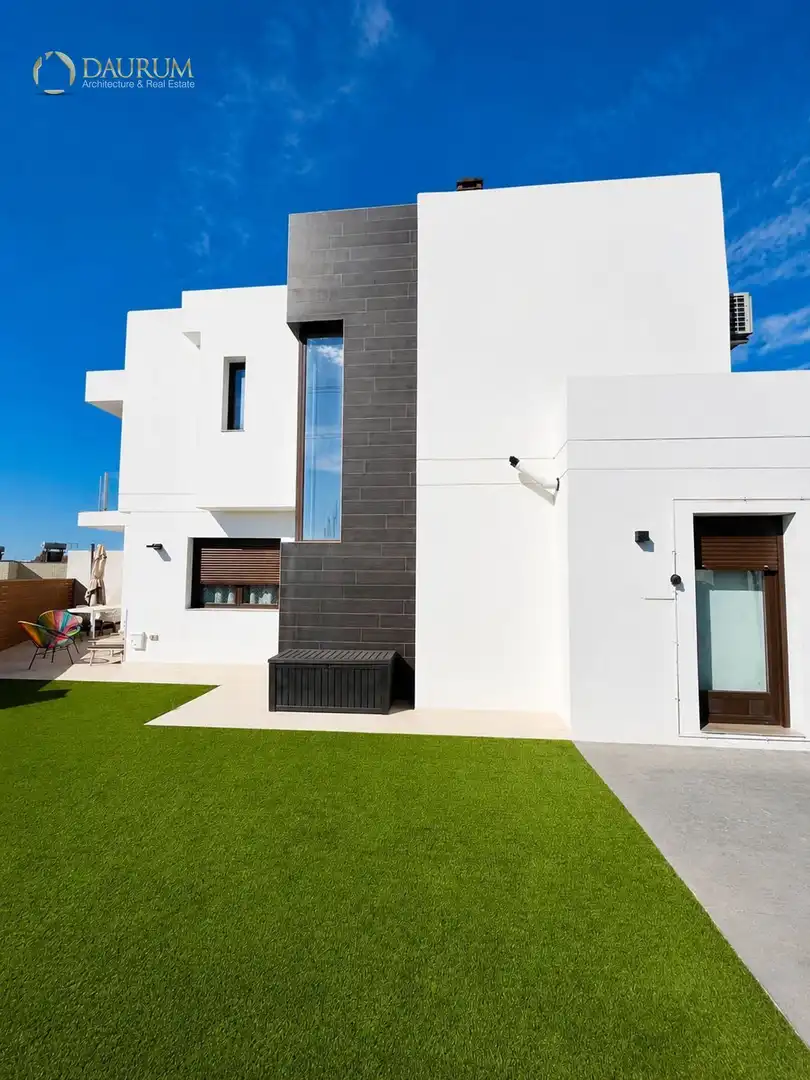 Vista exterior de Casa adosada en venta en Móstoles con Aire acondicionado, Calefacción y Terraza