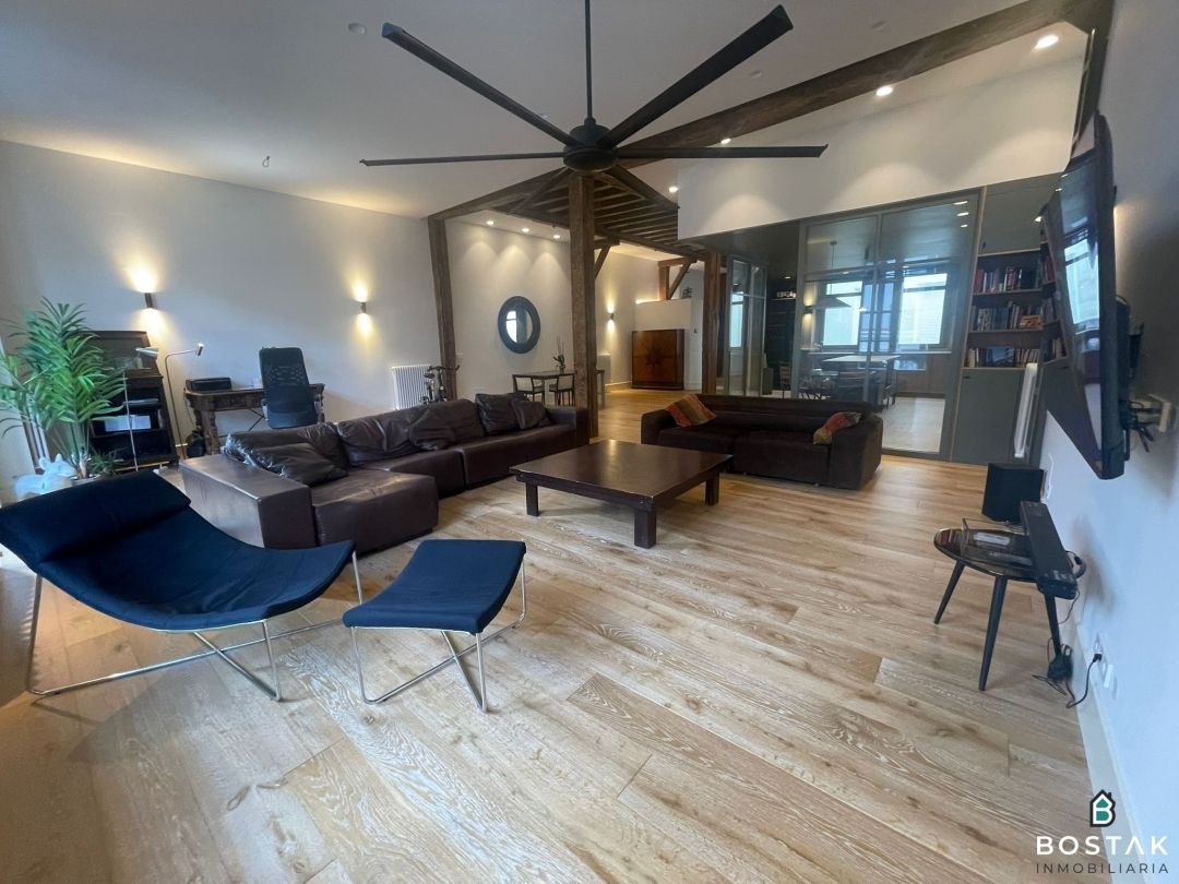 Sala d'estar de Pis en venda en Bilbao  amb Calefacció i Balcó