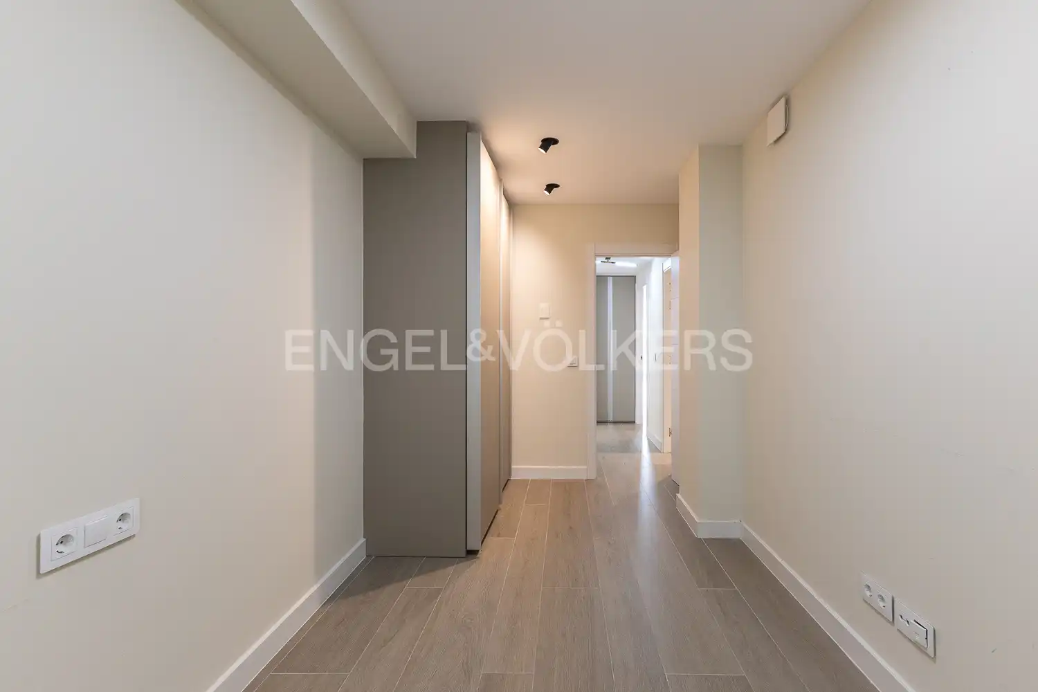 Wohnung zur Miete in Valencia mit Klimaanlage, Heizung und Terrasse