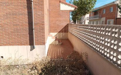 Vista exterior de Casa o xalet en venda en Navas de Oro amb Terrassa