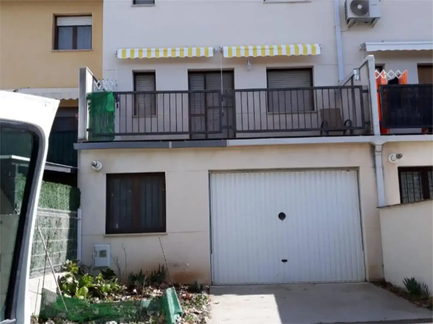 Vista exterior de Casa adosada en venda en Aguaviva amb Balcó