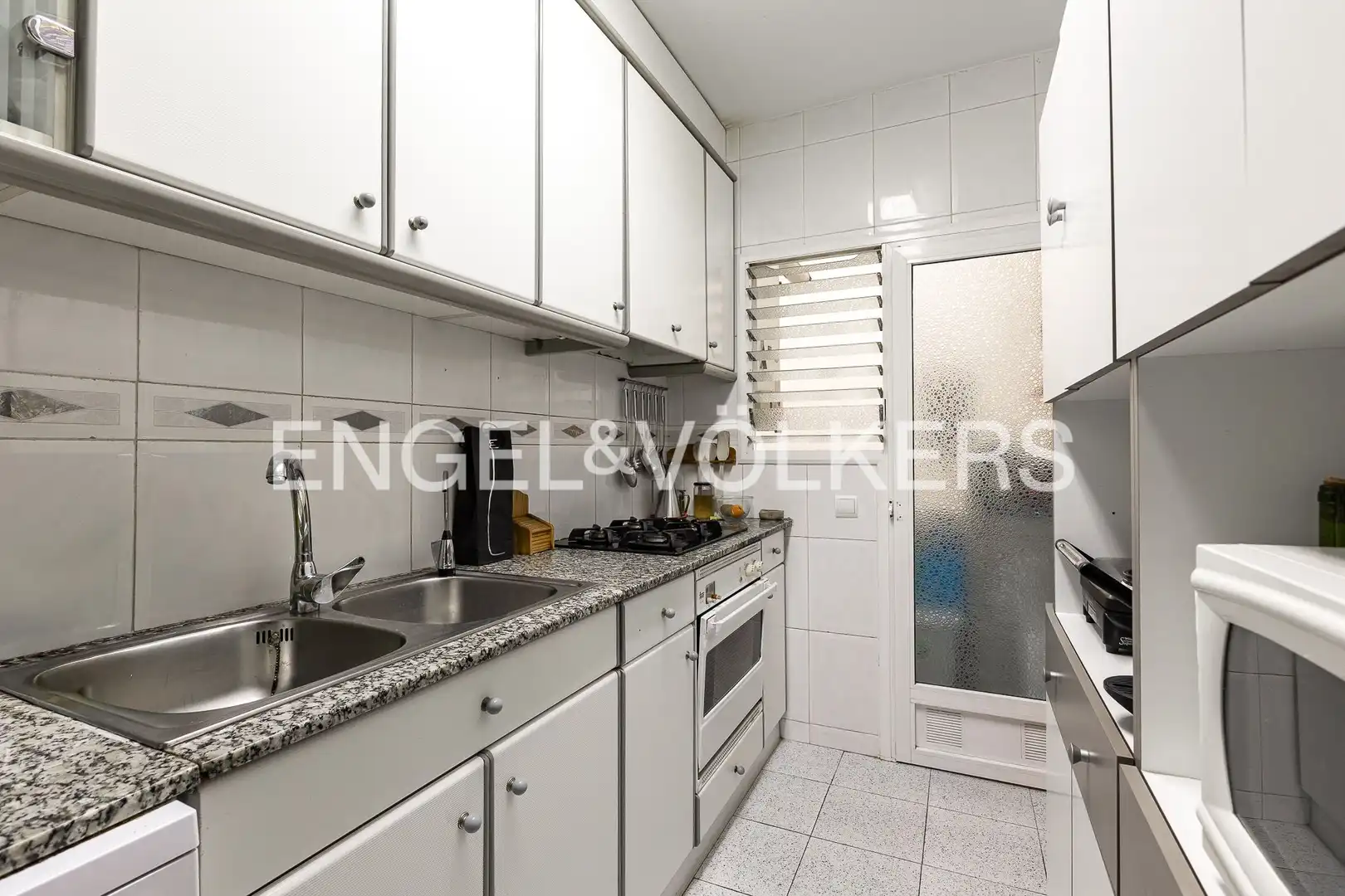 Cocina de Piso en venta en Barcelona con Calefacción y Balcón