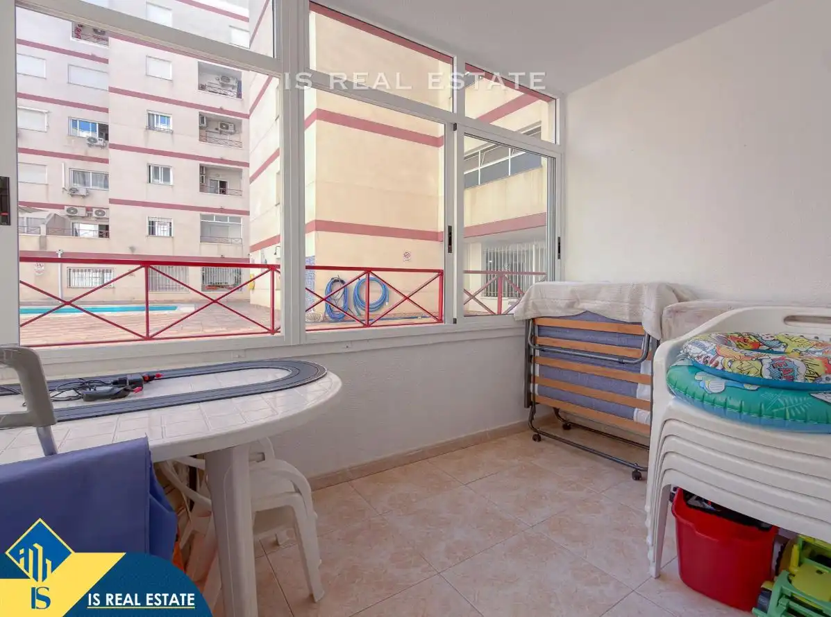 Habitación de Apartamento en venta en Torrevieja con Aire acondicionado, Calefacción y Terraza