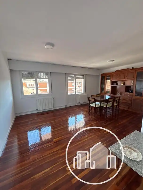 Comedor de Piso en venta en Medina de Pomar con Calefacción