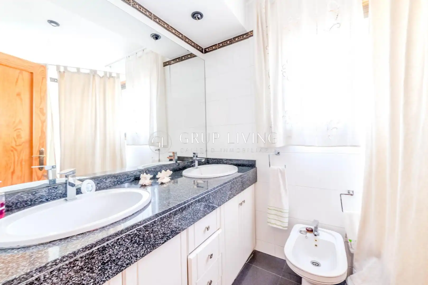 Baño de Casa o chalet en venta en Vilanova i la Geltrú con Calefacción, Jardín privado y Terraza