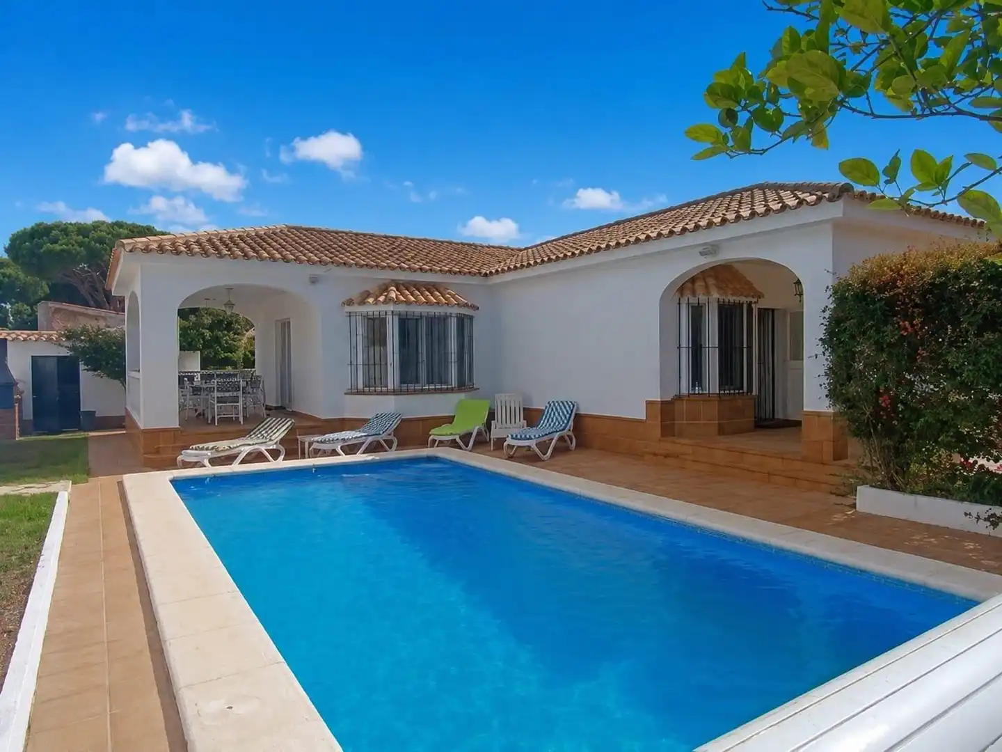 Swimming pool of Houses for sale in Chiclana de la Frontera  with Air Conditioner, Private garden and Storage room