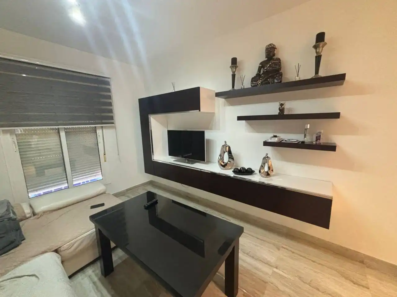Sala de estar de Casa adosada en venta en Dos Hermanas con Aire acondicionado, Calefacción y Jardín privado