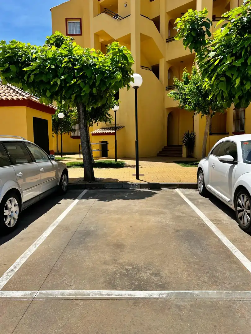 Aparcament de Apartament en venda en Ayamonte amb Jardí privat, Terrassa i Piscina comunitària
