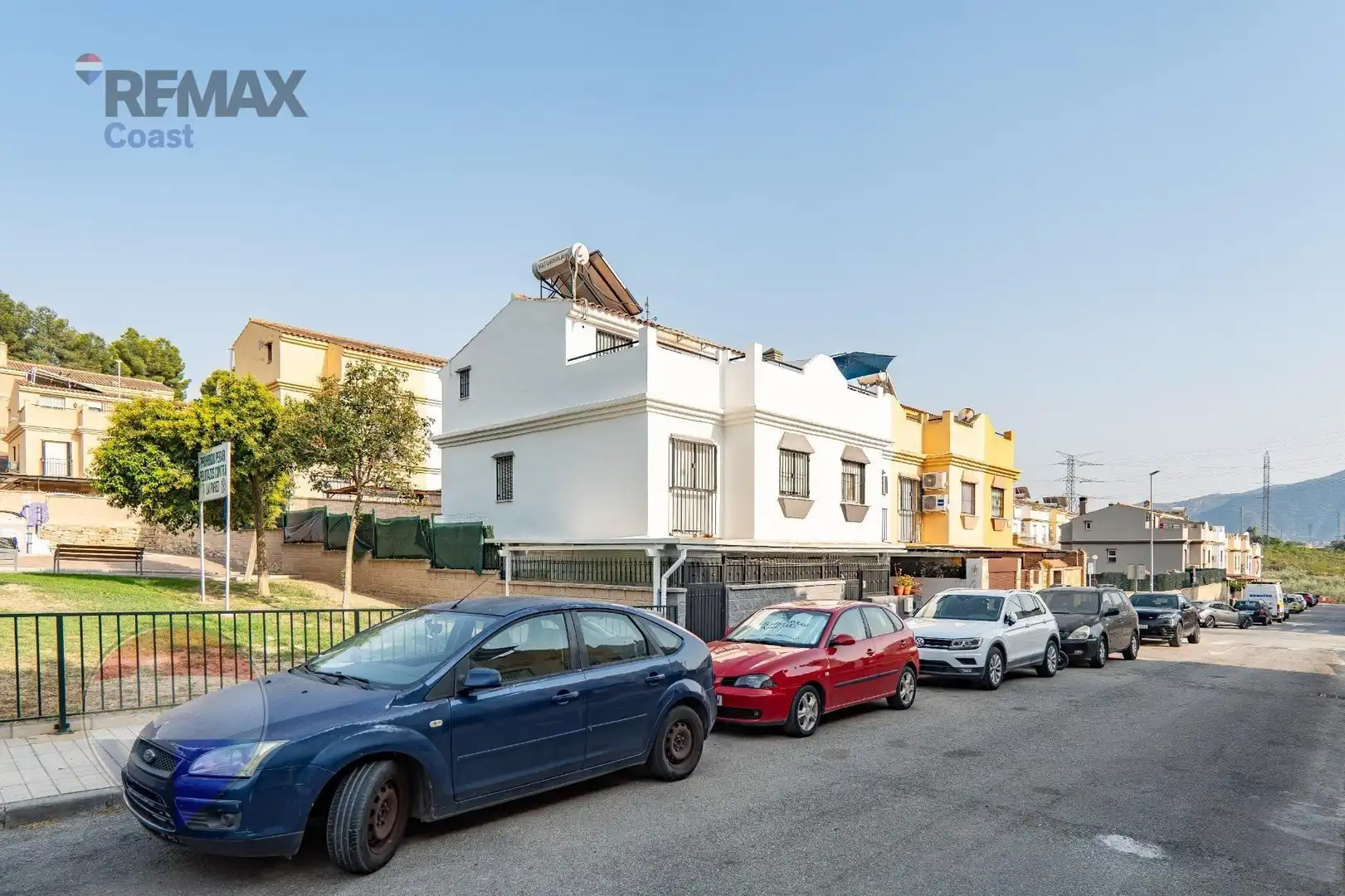 Vista exterior de Casa adosada en venda en Cártama amb Piscina comunitària