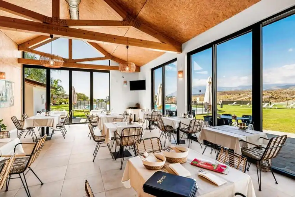 Planta baja en venta en Benahavís con Aire acondicionado, Jardín privado y Terraza