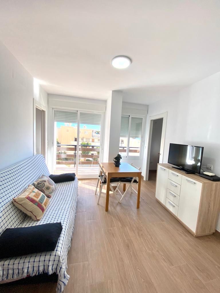 Dormitori de Apartament de lloguer en Benalmádena amb Moblat, TV i Piscina comunitària