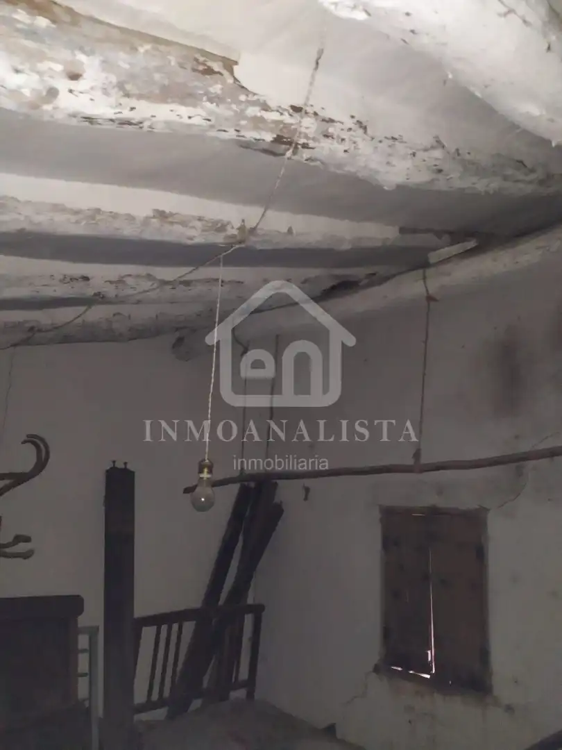 Houses for sale in Requena  with Private garden