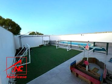 Country house with pool for sale in Lebrija