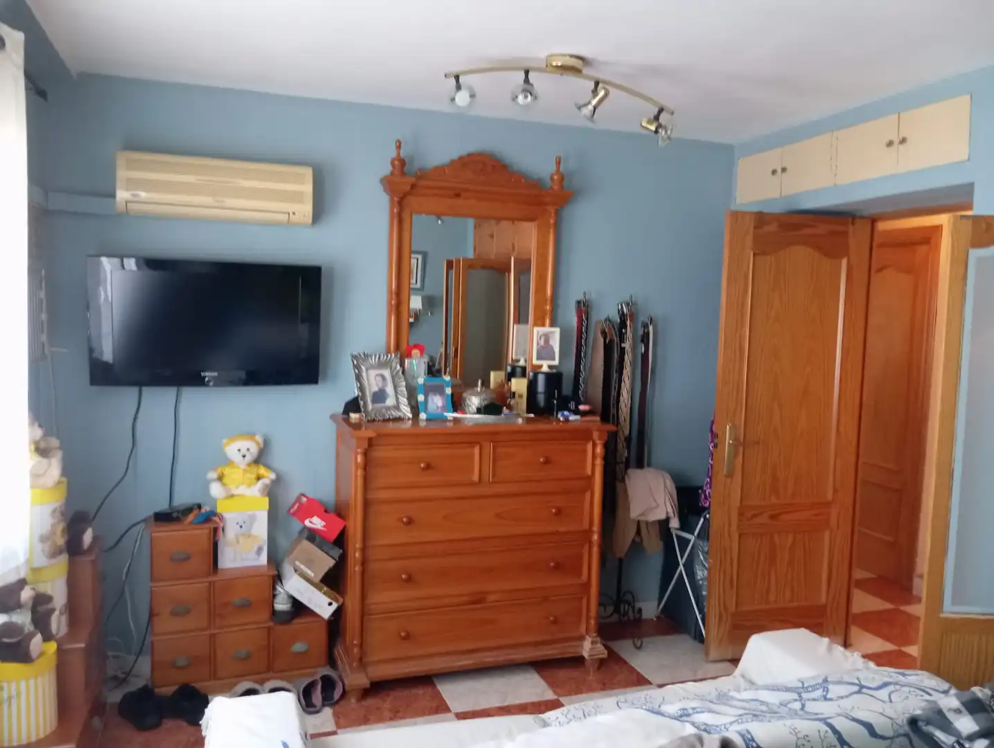 Bedroom of Flat for sale in Sevilla  with Air Conditioner, Private garden and Furnished