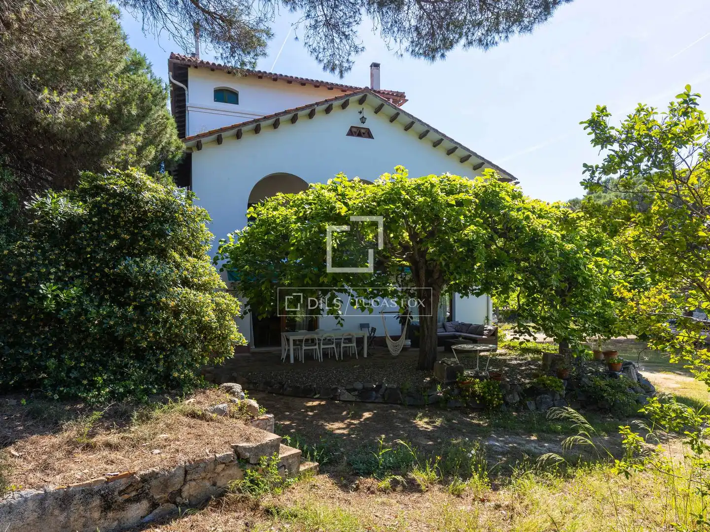Vista exterior de Finca rústica en venda en Alella amb Jardí privat, Terrassa i Traster