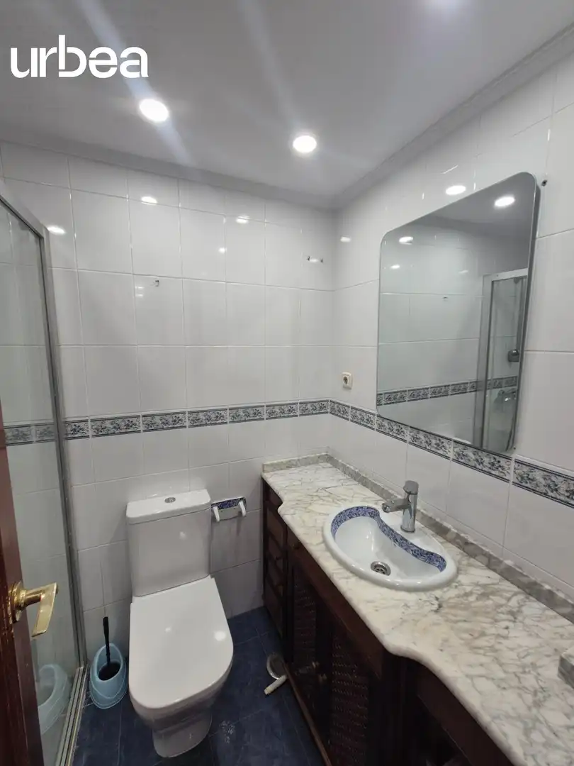 Baño de Piso de alquiler en Málaga con Aire acondicionado, Calefacción y Amueblado
