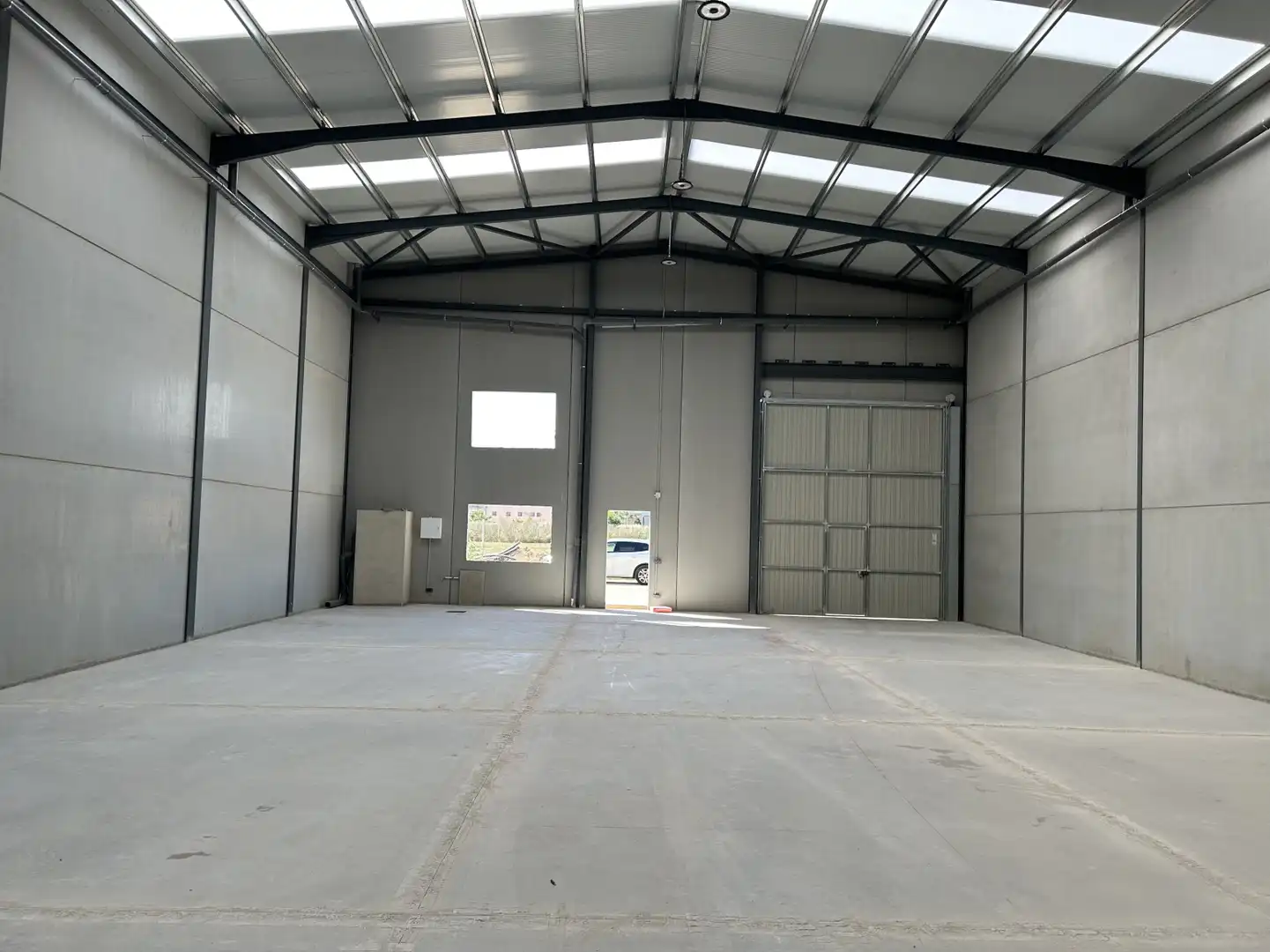 Exterior view of Industrial buildings for rent in Torrent