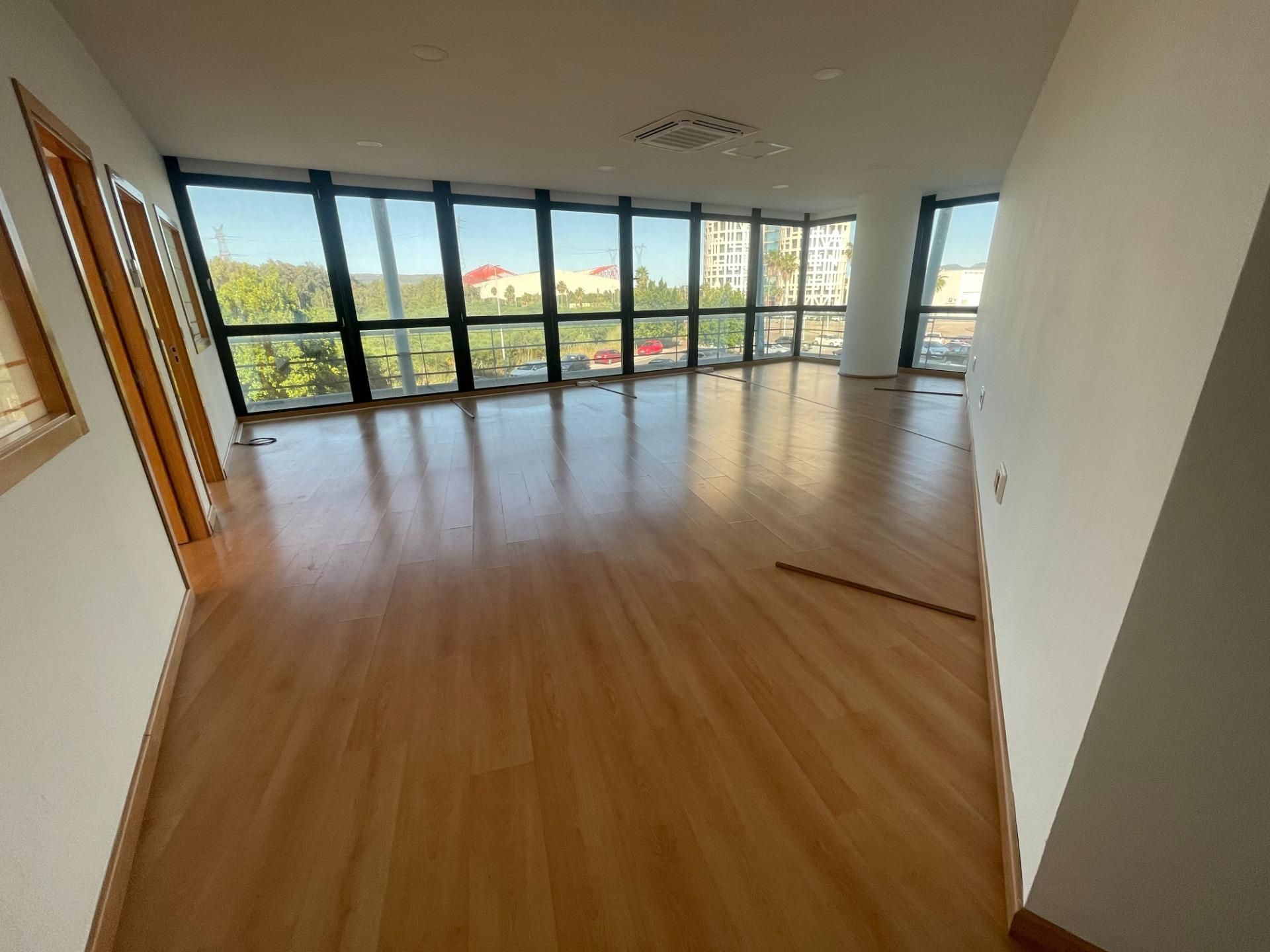 Office to rent in Los Barrios  with Air Conditioner