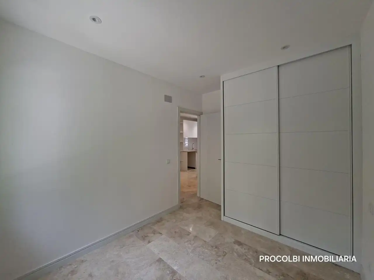 Dormitori de Planta baixa en venda en Madrid amb Aire condicionat