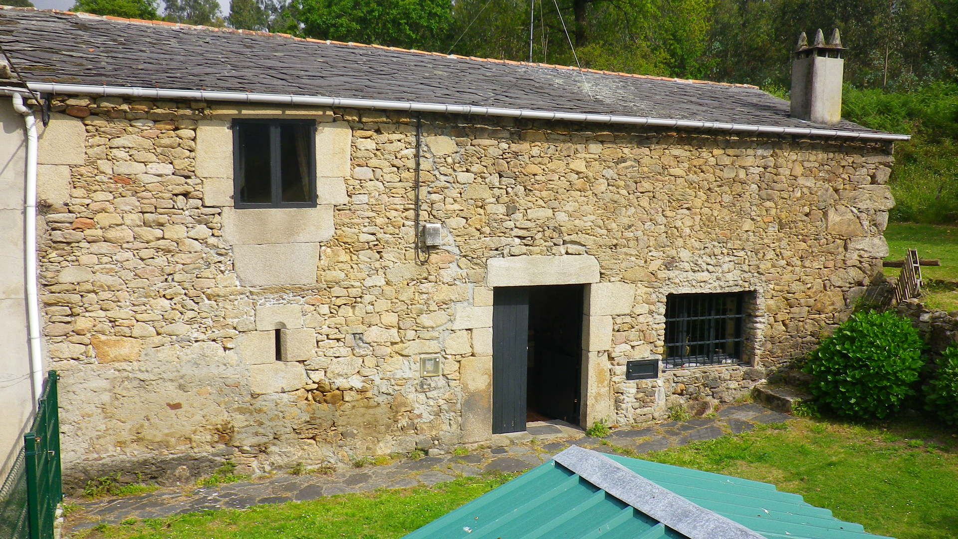 Vista exterior de Casa o xalet en venda en Xove amb Jardí privat i Moblat