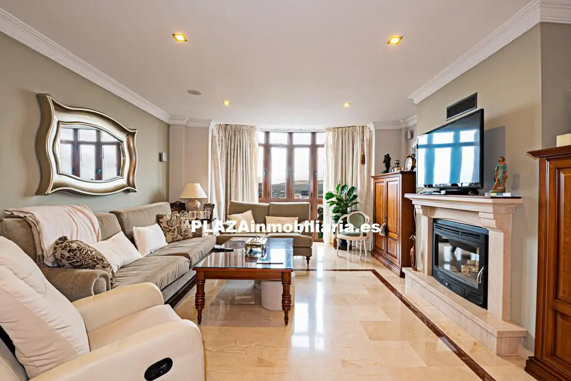 Sala de estar de Casa o chalet en venta en Lucena con Aire acondicionado, Trastero y Piscina