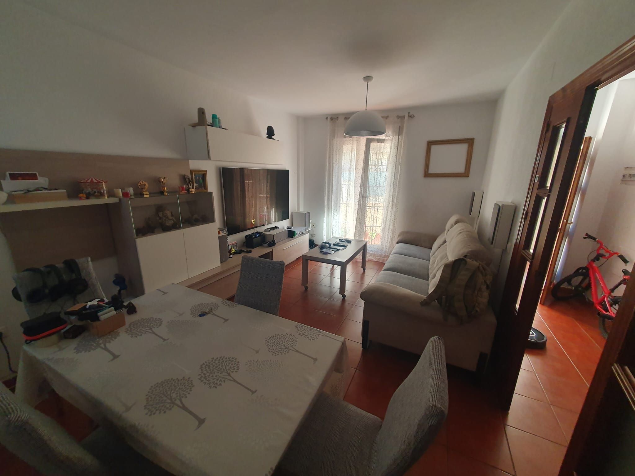 Sala d'estar de Casa adosada en venda en San Fernando amb Jardí privat