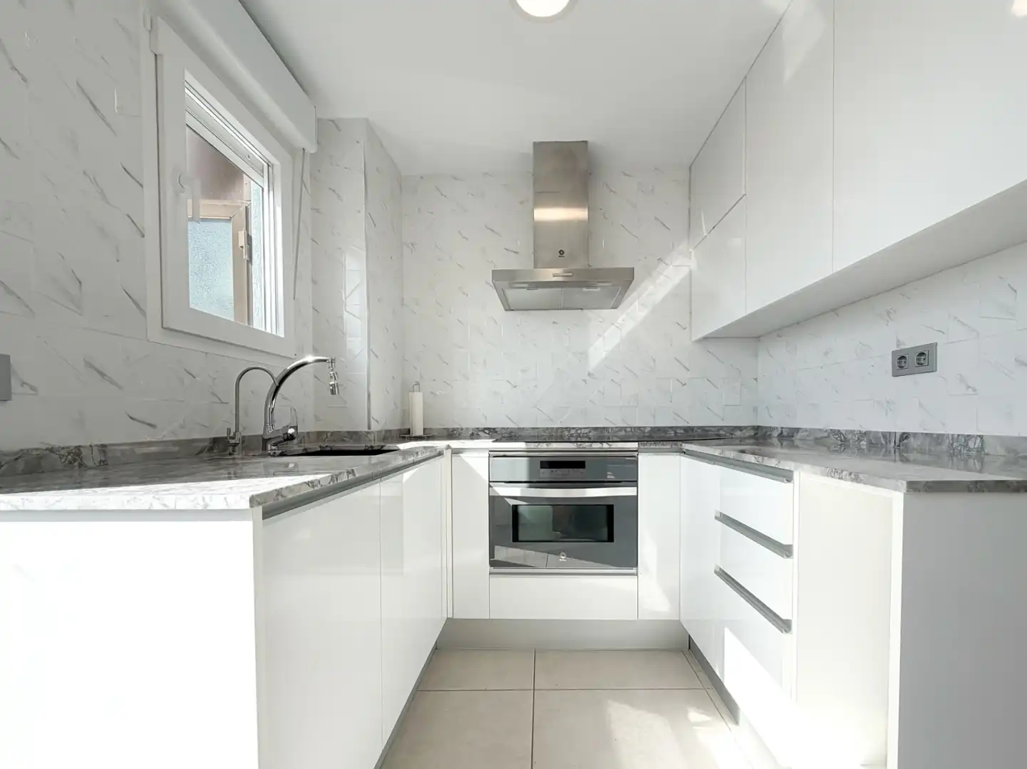 Cuina de Apartament en venda en El Campello amb Aire condicionat i Terrassa